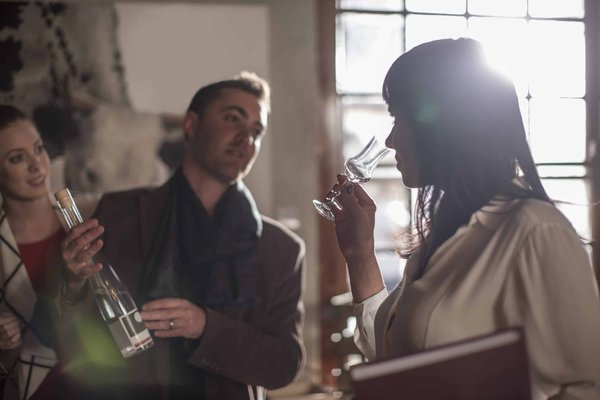 Comment organiser une dégustation de bières artisanales locales dans votre bar ?